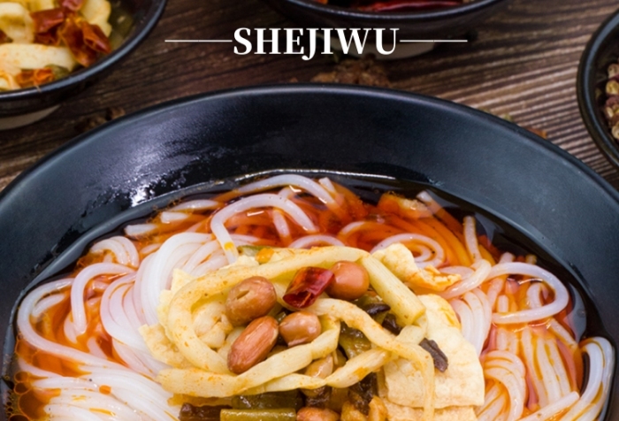 暗調中華傳統(tǒng)美食螺螄粉手機海報模板