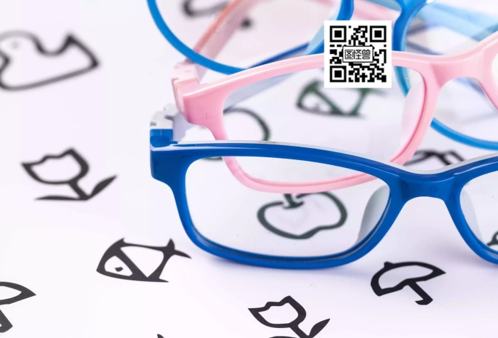 視力篩查海報(bào)白色簡(jiǎn)約風(fēng)