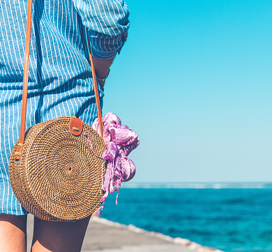海边旅行世界那么大朋友圈封面背景