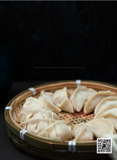 黑色红色杂志风餐饮美食手工水饺印刷海报背景