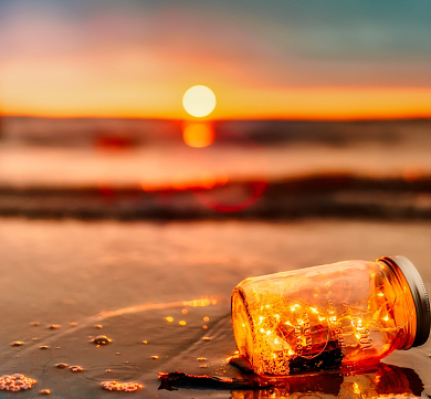 夕阳漂流瓶暖色时光记忆朋友圈封面背景