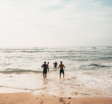 海边青春友谊朋友圈封面背景