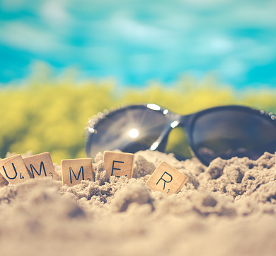 时光墨镜青春蓝色朋友圈封面背景