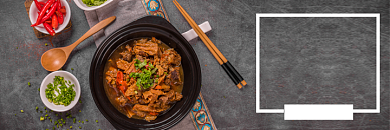 美团砂锅牛腩饭海报背景