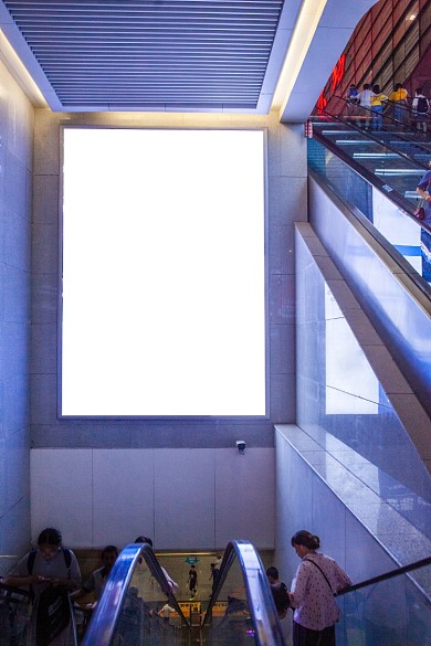 室内商场海报贴图样机