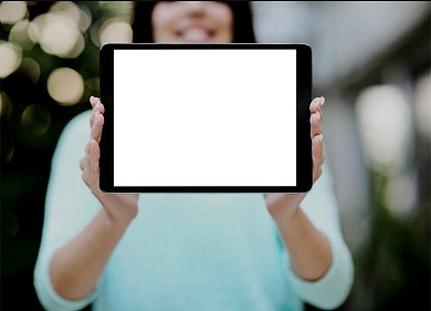 手拿平板电脑界面样机