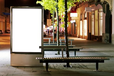 户外灯箱海报样机