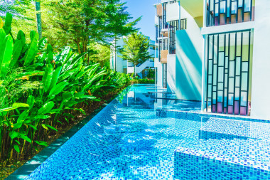 美麗的豪華游泳池