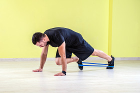 体育人做健身房训练图片