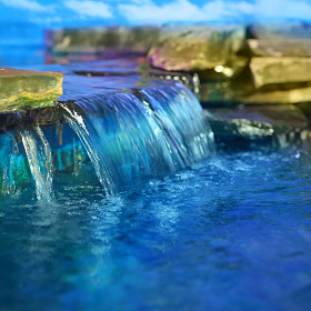 流水瀑布图片