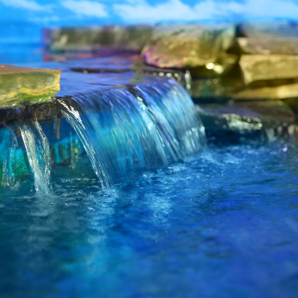 流水瀑布图片