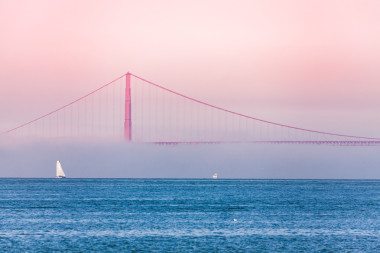 旧金山金门大桥在雾中照片