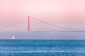 旧金山金门大桥在雾中照片