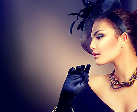 女孩戴着帽子和手套.图片