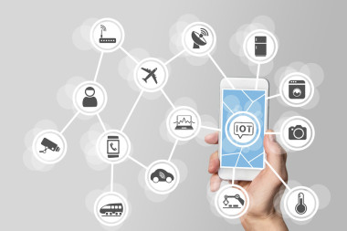 现代智能手机管理互联对象，体现了物联网 （Iot） 概念