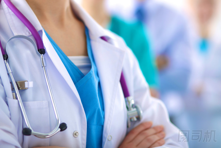 在醫(yī)療小組前吸引女醫(yī)生