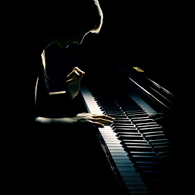钢琴钢琴家演奏图片