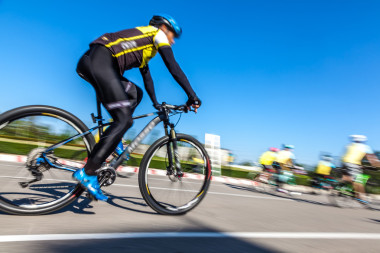 赛车运动模糊的自行车图片