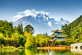 中国玉龙雪山风景照片