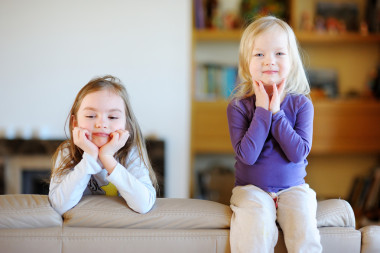 兩個小姐妹很開心