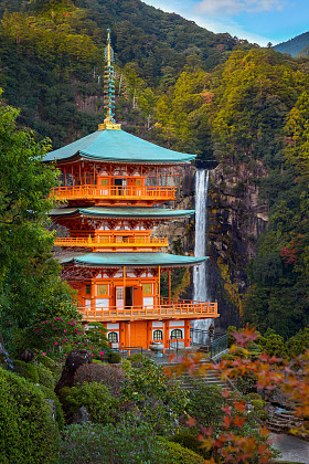 在和歌山，日本 Nachi 胜浦青岸渡济寺塔