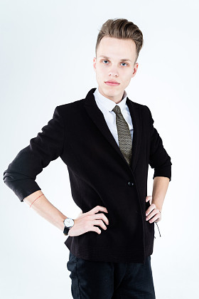 年轻时尚的男人