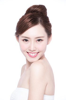 美丽的皮肤护理的女人的脸