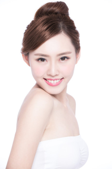 美丽的皮肤护理的女人的脸