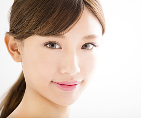  美丽的年轻女子脸特写