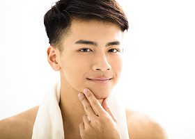 有魅力的年轻男子的肖像
