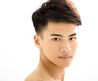 有魅力的年輕男子的肖像