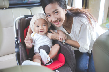 保护婴儿的母亲图片