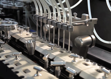 为药物玻璃瓶的灌装自动线.图片