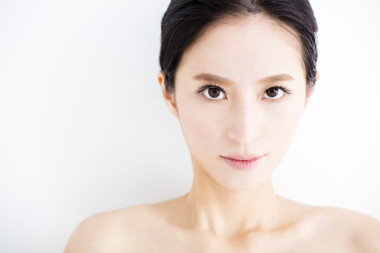  美麗的年輕女子臉特寫