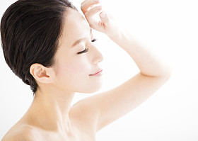  美丽的年轻女子脸特写