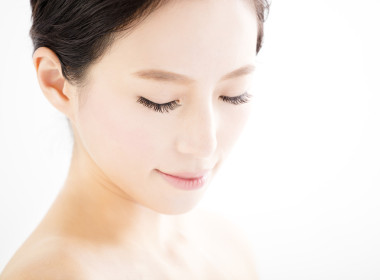  美麗的年輕女子臉特寫(xiě)