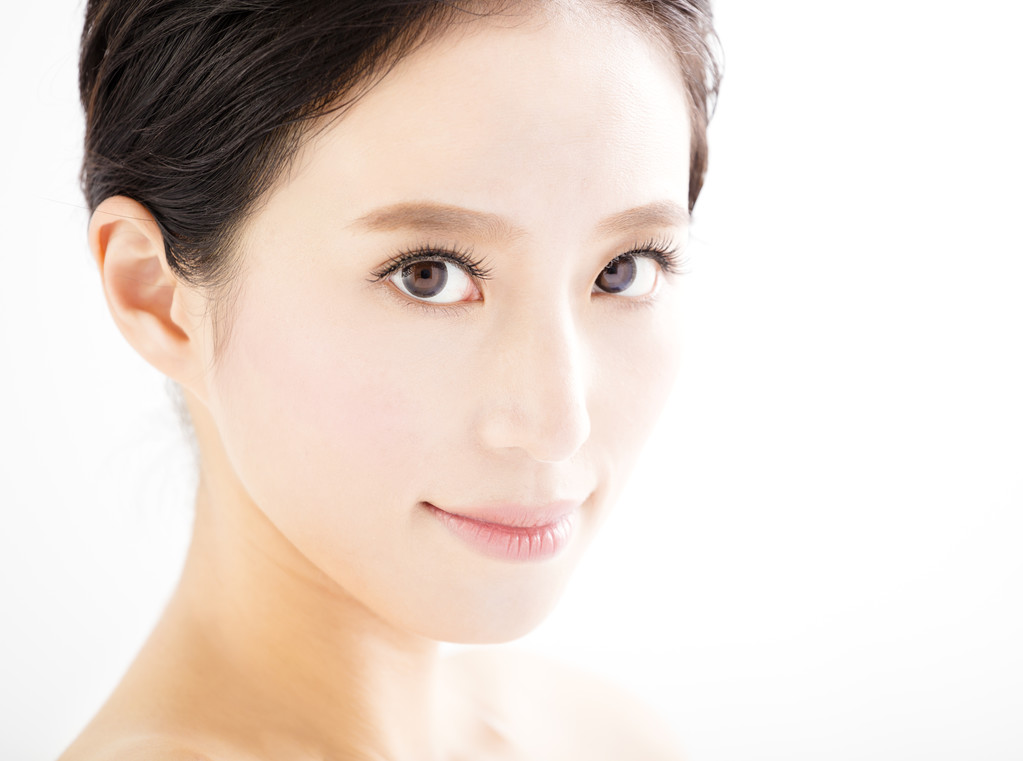 美丽的年轻女子脸特写图片  美丽的年轻女子脸特写图片