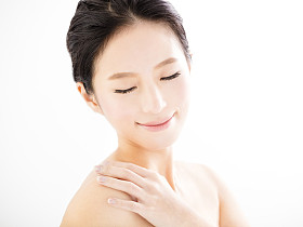  美丽的年轻女子脸特写图片