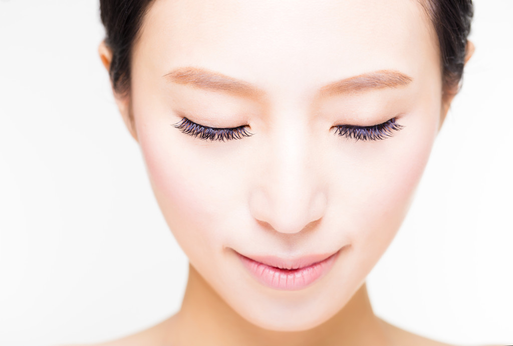  美丽的年轻女子脸特写