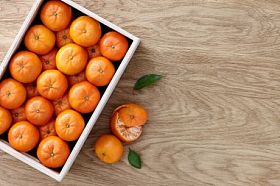 新鲜的桔子框照片