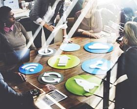 商界人士在会议上与图标图片