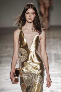 發(fā)電機(jī)的時(shí)裝