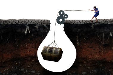 乐观的女人发现一个宝藏