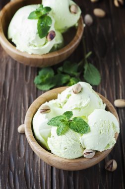 開心果冰淇淋與薄荷和堅(jiān)果