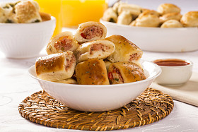 巴西的小吃。奶酪和火腿小吃部分