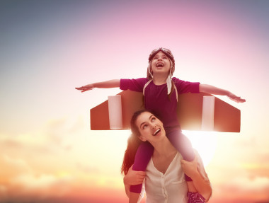 快樂充滿愛的家庭圖片