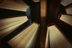 彩色的旧书图片