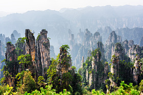 惊人的石英砂岩柱 （阿凡达山观点)
