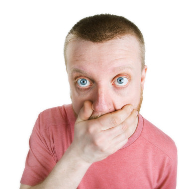 吃惊的人牵他的手在他的胡子