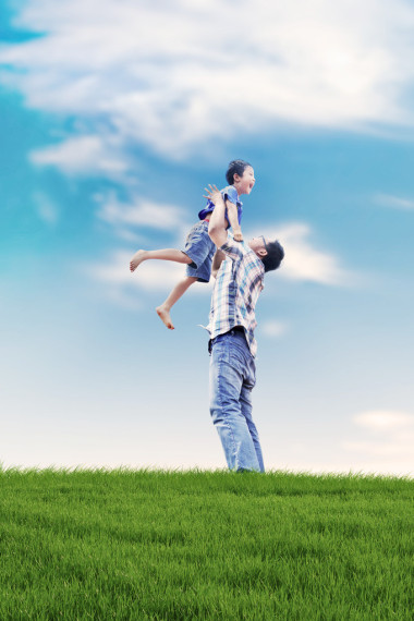 父親和兒子在室外的質(zhì)量時間圖片